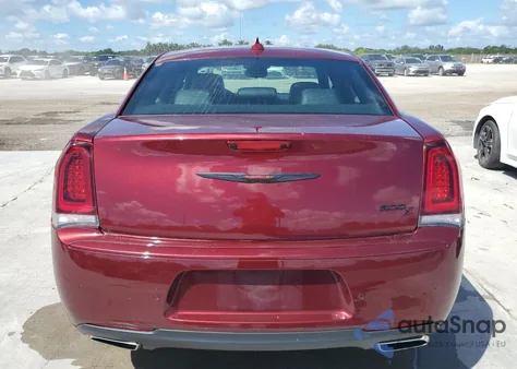 2023 Chrysler 300 S z USA, uszkodzony, nr VIN 2C3CCABG1PH580891
